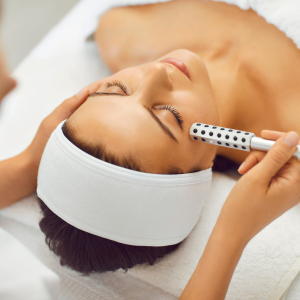 AknoEvit Facial